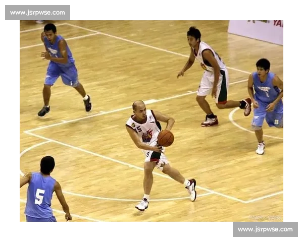 进攻犯规判定标准与比赛策略分析研究